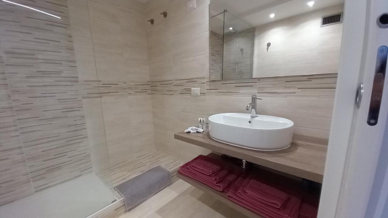 Crystal Apartment โรม ภายนอก รูปภาพ
